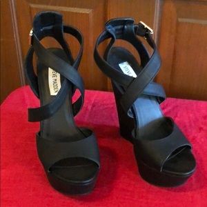 Steve Madden Black wedge multi strap